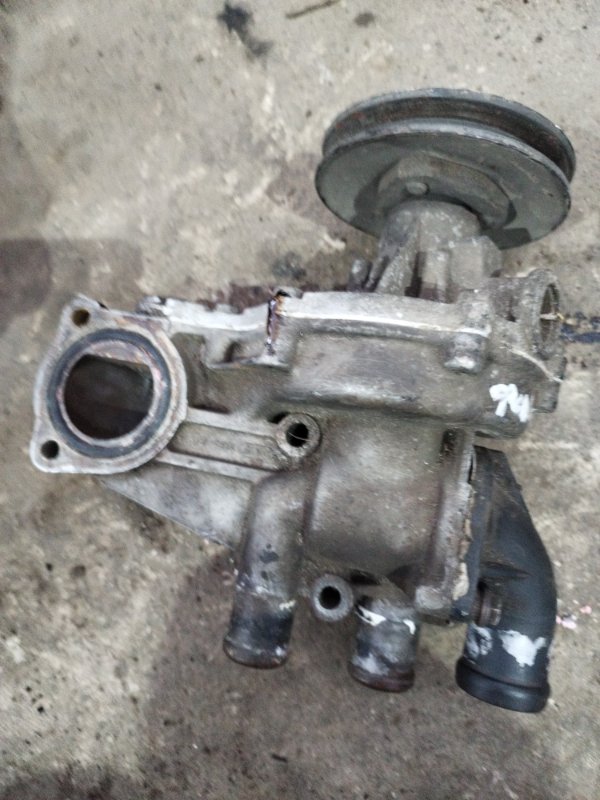 Помпа Volkswagen Passat 1989