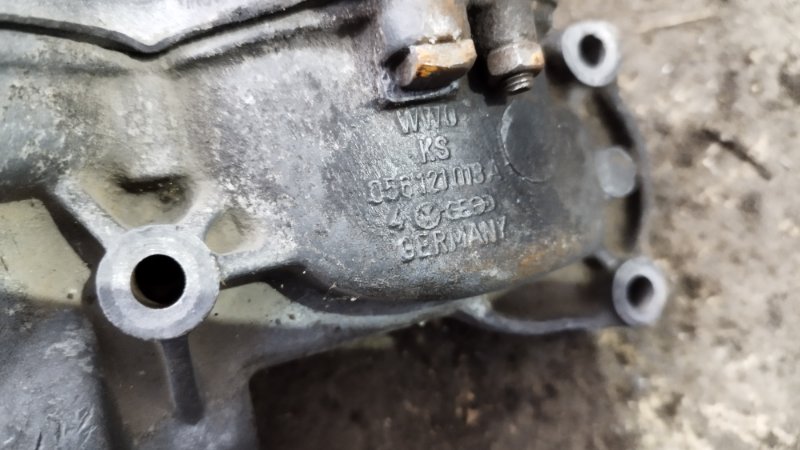 Помпа Volkswagen Passat 1988 B2