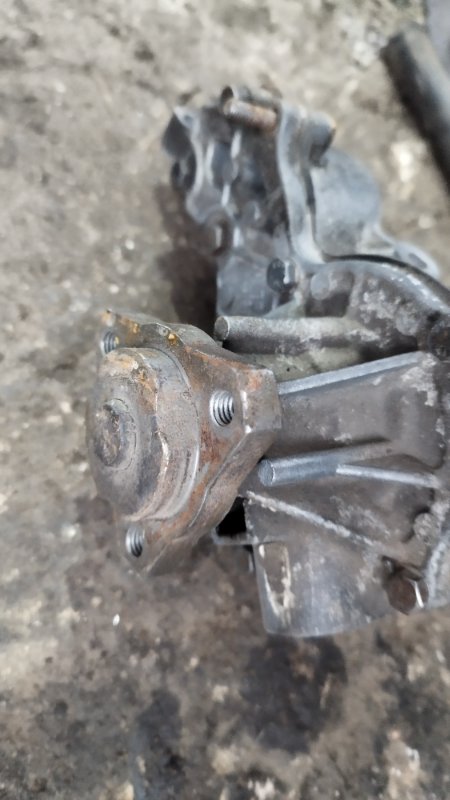 Помпа Volkswagen Passat 1988 B2