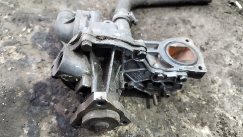 Помпа Volkswagen Passat 1988 B2