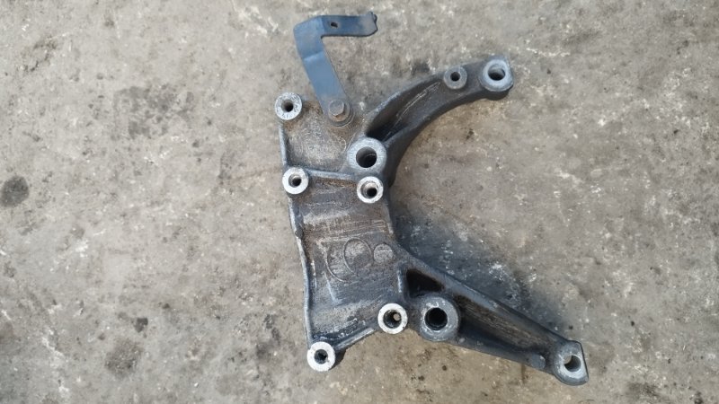 Кронштейн гидроусилителя руля Ford Focus 1