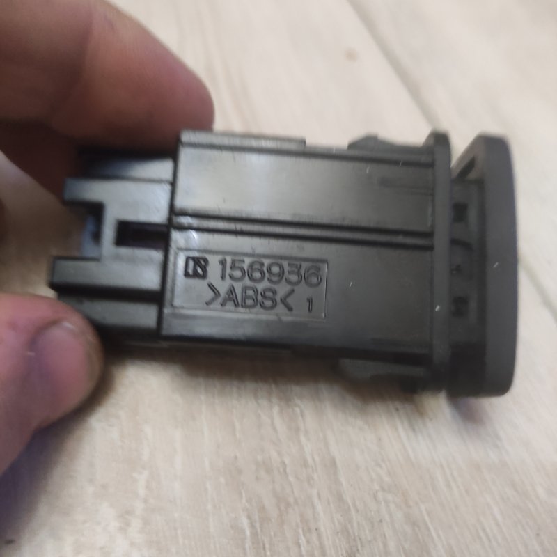 Кнопка Toyota Harrier 2006 2