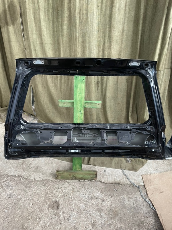 Крышка багажника Toyota LAnd CRUISER 200