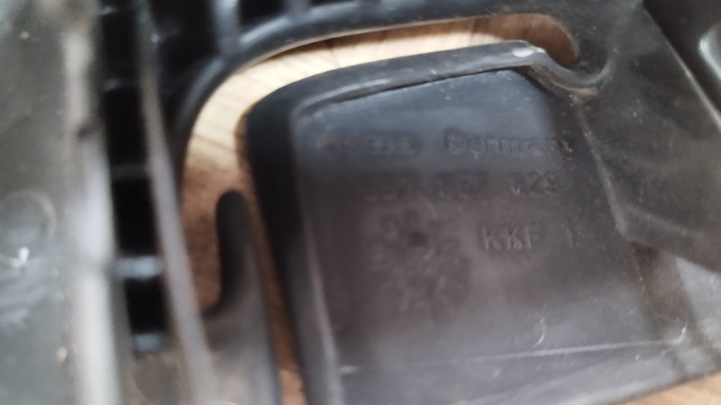 Направляющая ремня безопасности Volkswagen Passat 1989