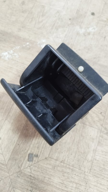 Пепельница Volkswagen Passat 1989