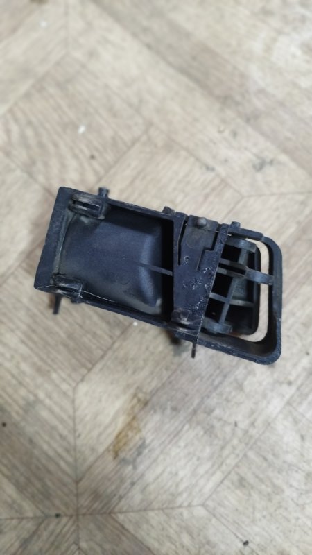 Ручка двери внутренняя Volkswagen Passat 1989