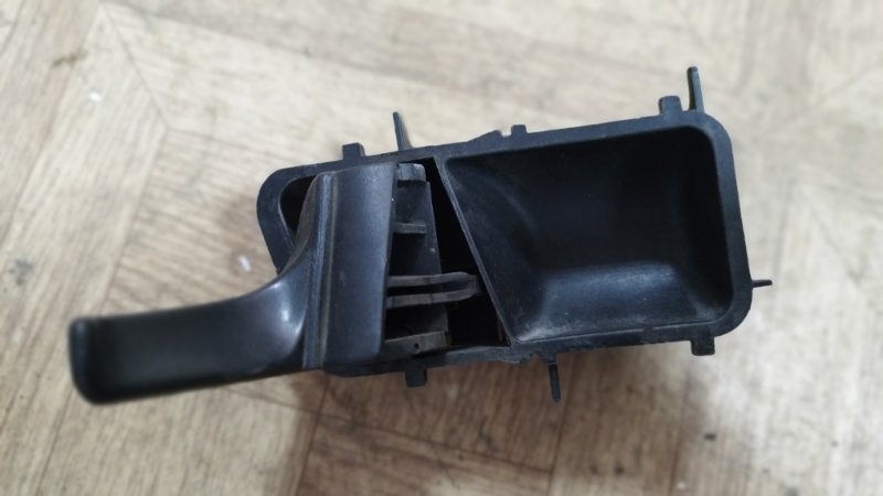 Ручка двери внутренняя Volkswagen Passat 1989