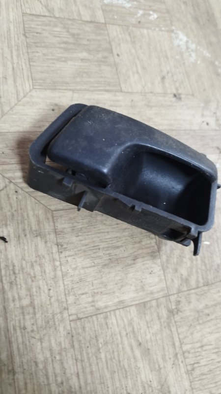 Ручка двери внутренняя Volkswagen Passat 1989