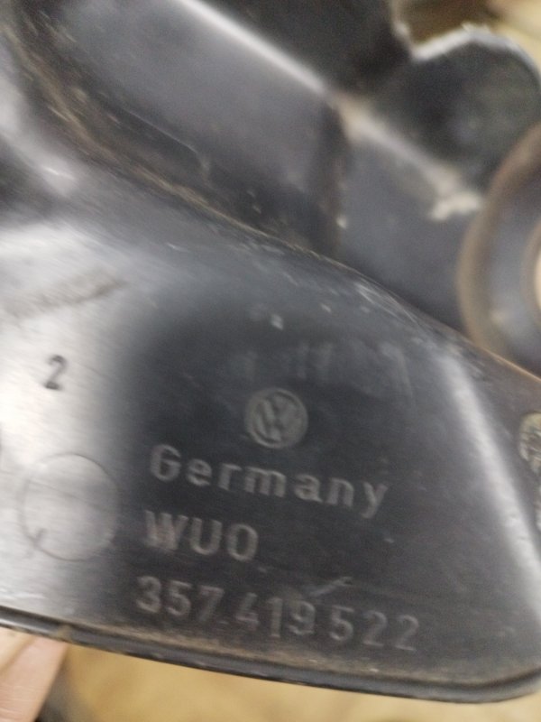 Пыльник рулевой колонки Volkswagen Passat 1989