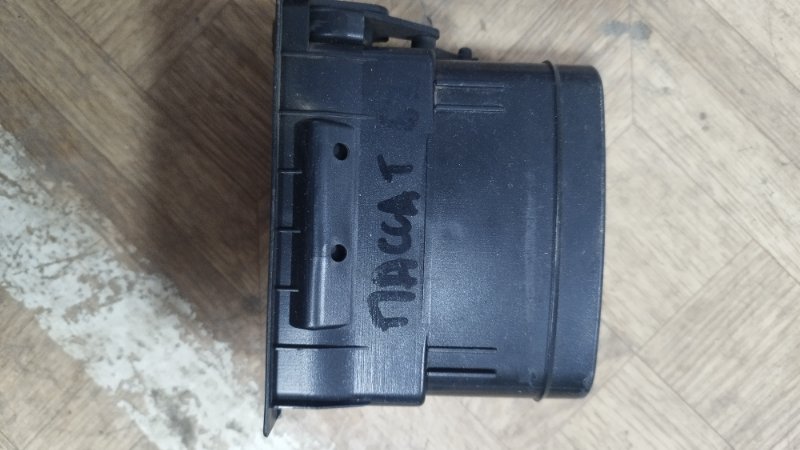 Дефлектор воздушный Volkswagen Passat 1988 B2
