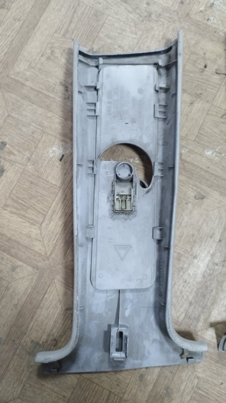 Накладка на стойку кузова Volkswagen Jetta 1992