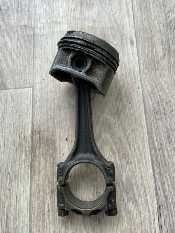 Поршень Volkswagen Passat 1989
