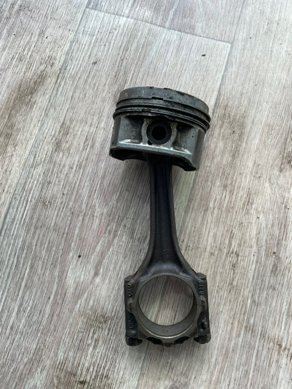 Поршень Volkswagen Passat 1989