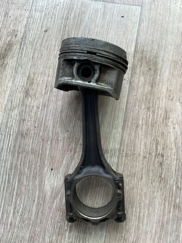 Поршень Volkswagen Passat 1989