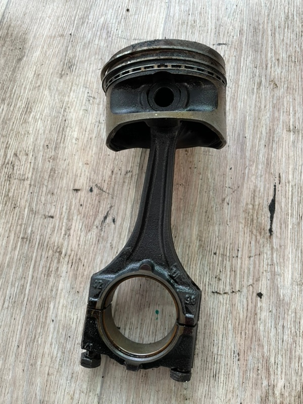 Поршень Opel Vectra B