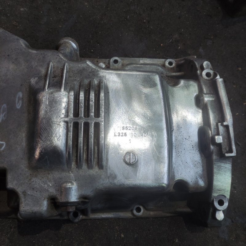 Поддон двигателя Mazda 6 2002