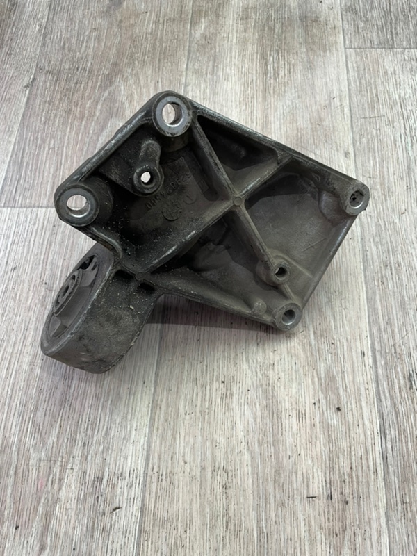 Кронштейн привода Peugeot 406
