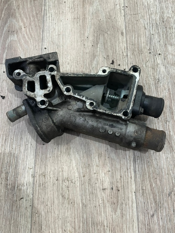 Корпус термостата Peugeot 406