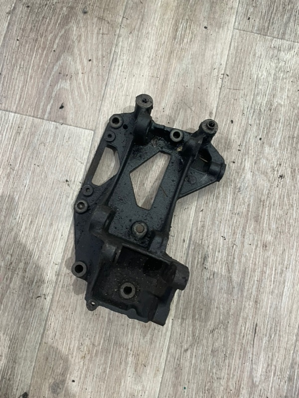 Кронштейн двигателя Peugeot 406