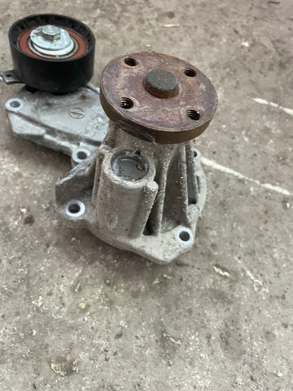 Помпа Ford Fiesta mk6