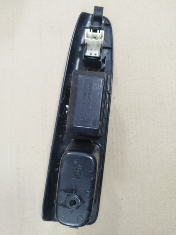 Кнопка стеклоподъемника Toyota Camry ACV30