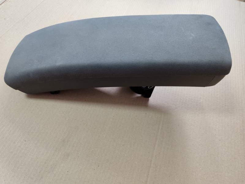 Подлокотник Toyota Prius NHW30