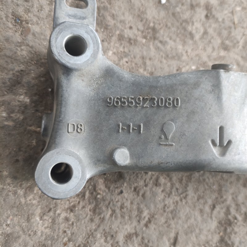 Кронштейн двигателя Peugeot 308 2008 308