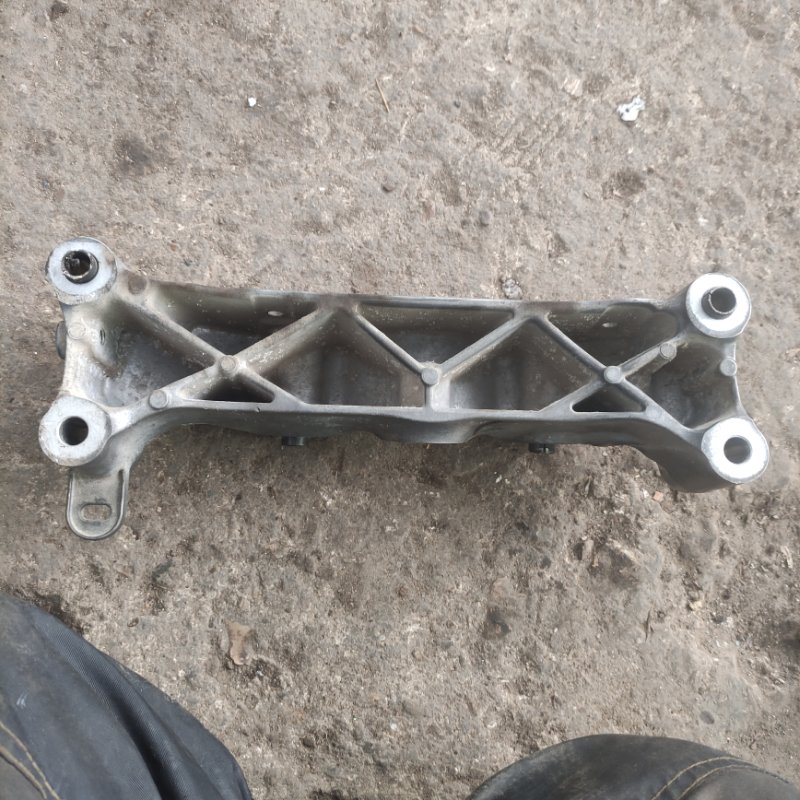 Кронштейн двигателя Peugeot 308 2008 308