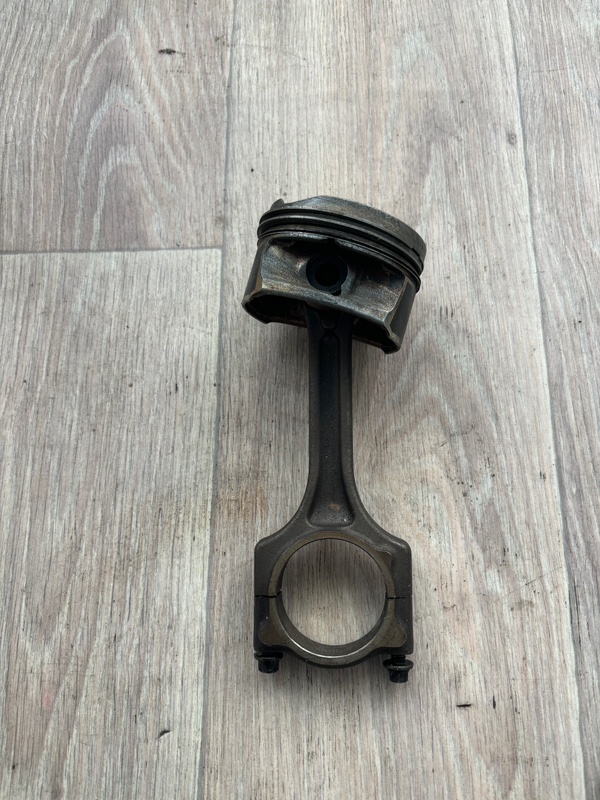 Поршень Peugeot 308 2008 308