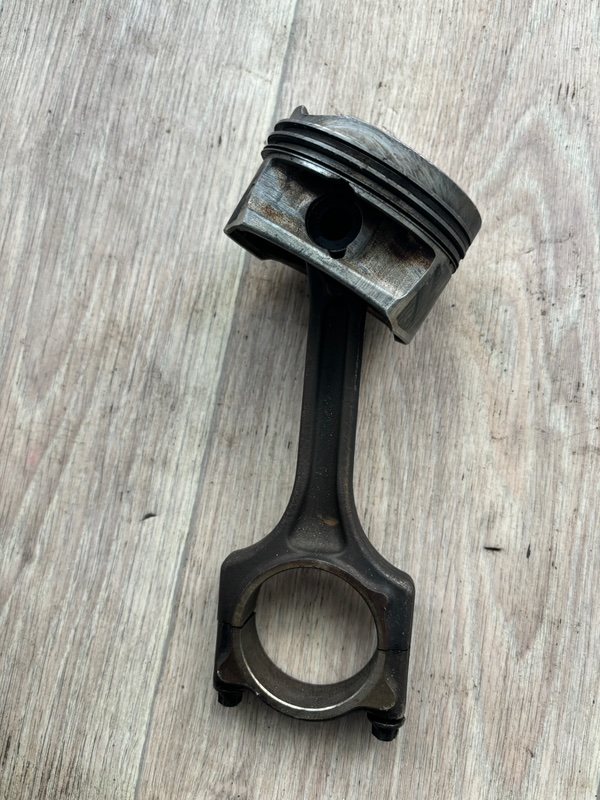 Поршень Peugeot 308 2008 308