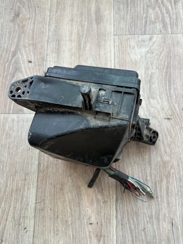 Блок предохранителей Toyota Prius 1998 NHW10