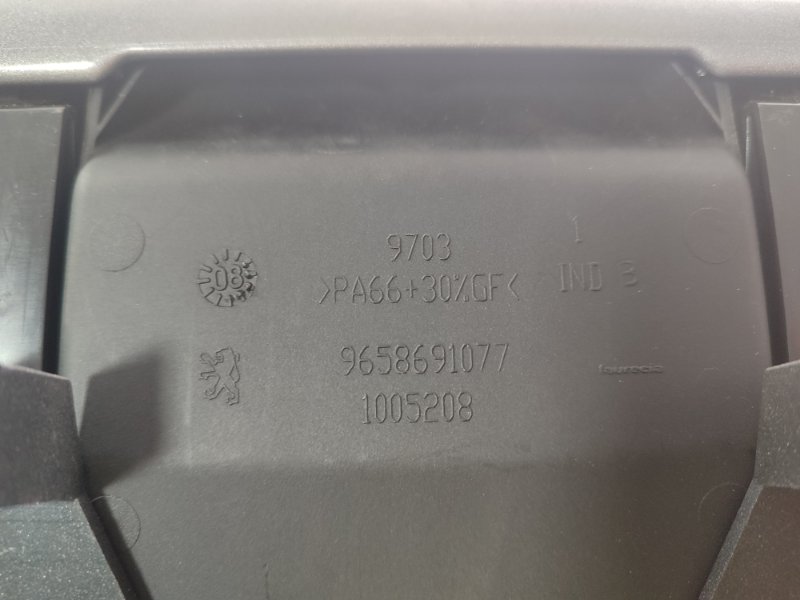 Накладка на торпедо Peugeot 308 2008 308