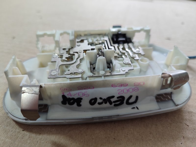 Плафон подсветки салона Peugeot 308 2008 308