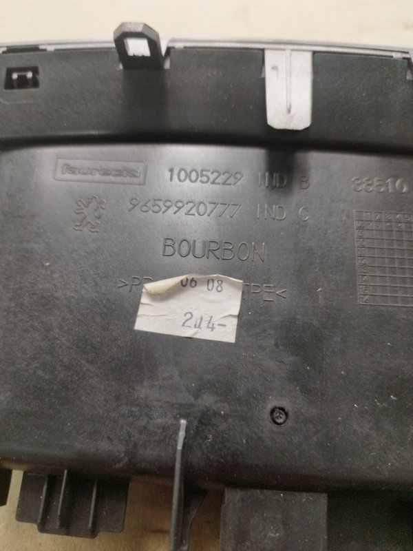 Бардачок Peugeot 308 2008 308