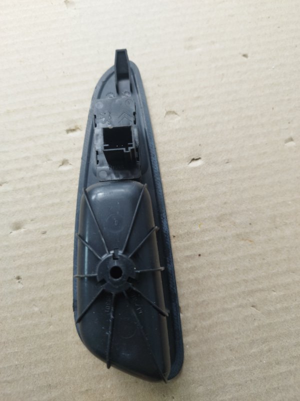 Кнопка стеклоподъемника Peugeot 308 2008 308