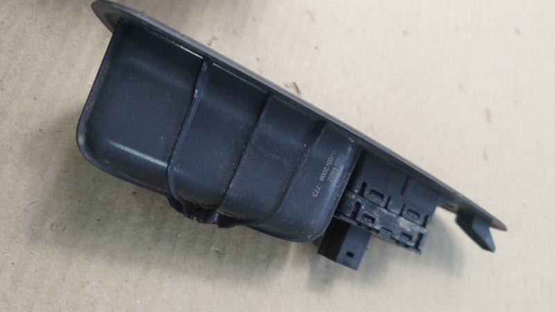Кнопка стеклоподъемника Peugeot 308 2008 308