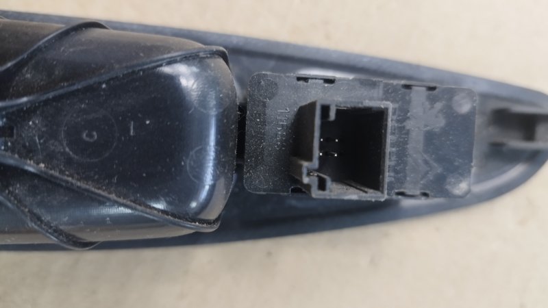 Кнопка стеклоподъемника Peugeot 308 2008 308