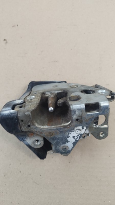 Замок боковой двери Mercedes-Benz w123 1984