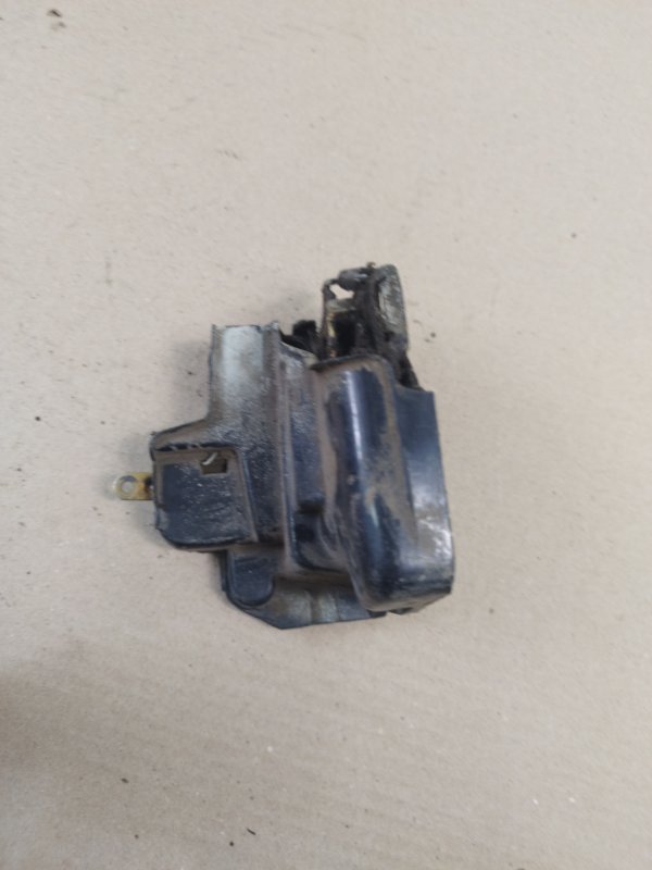 Замок боковой двери Mercedes-Benz w123 1984
