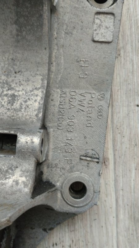 Кронштейн генератора AUDI A3 8l