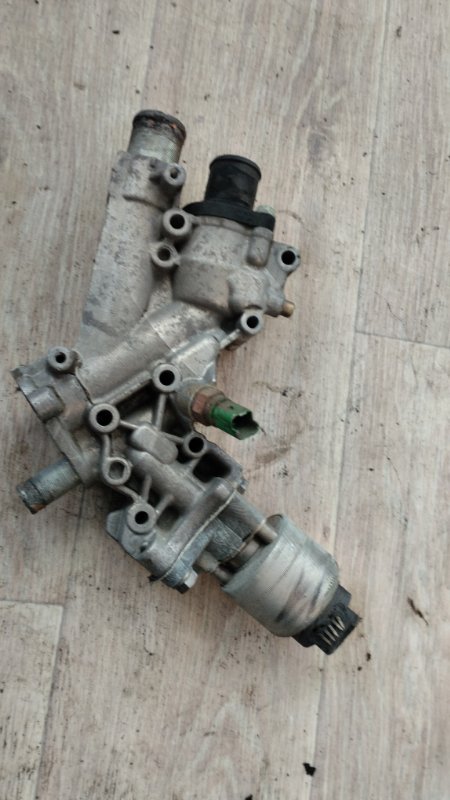 Корпус термостата Peugeot 406