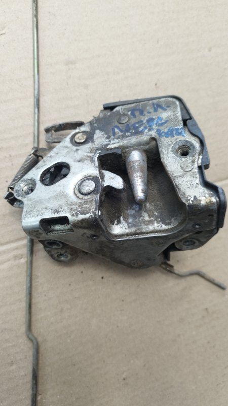 Замок боковой двери Mercedes-Benz w123 1984