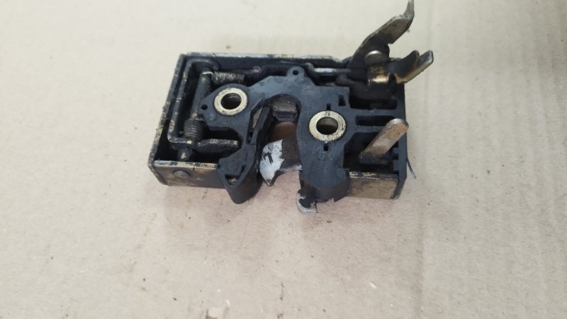 Замок боковой двери Volkswagen Golf 2