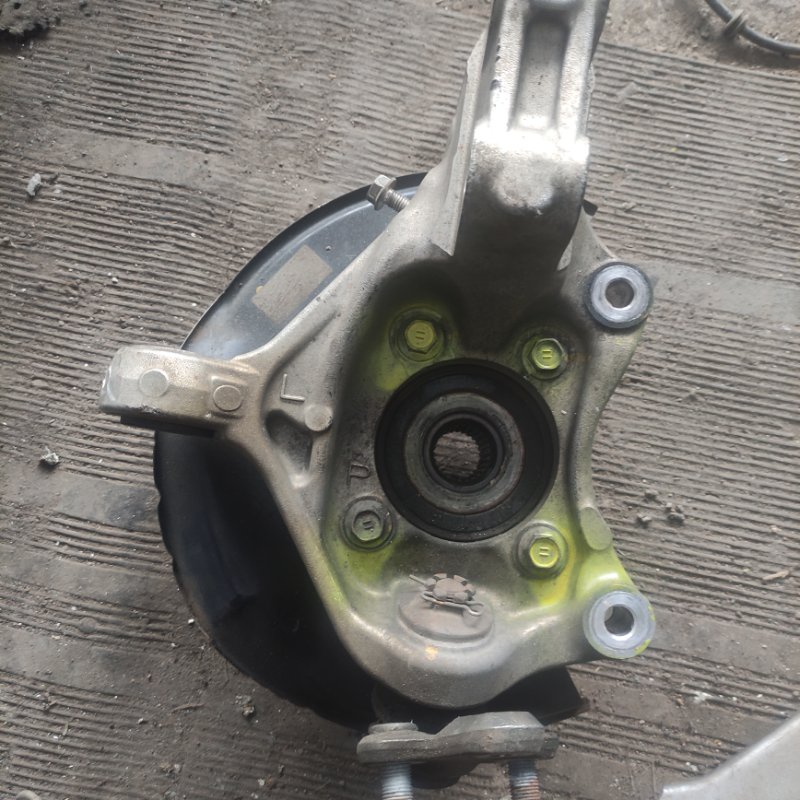 Кулак поворотный Toyota Prius 2009 NHW30
