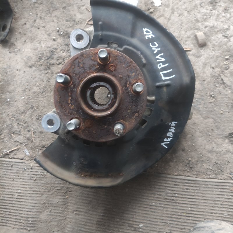 Кулак поворотный Toyota Prius 2009 NHW30