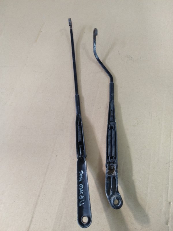 Щёткодержатель поводок Peugeot 406