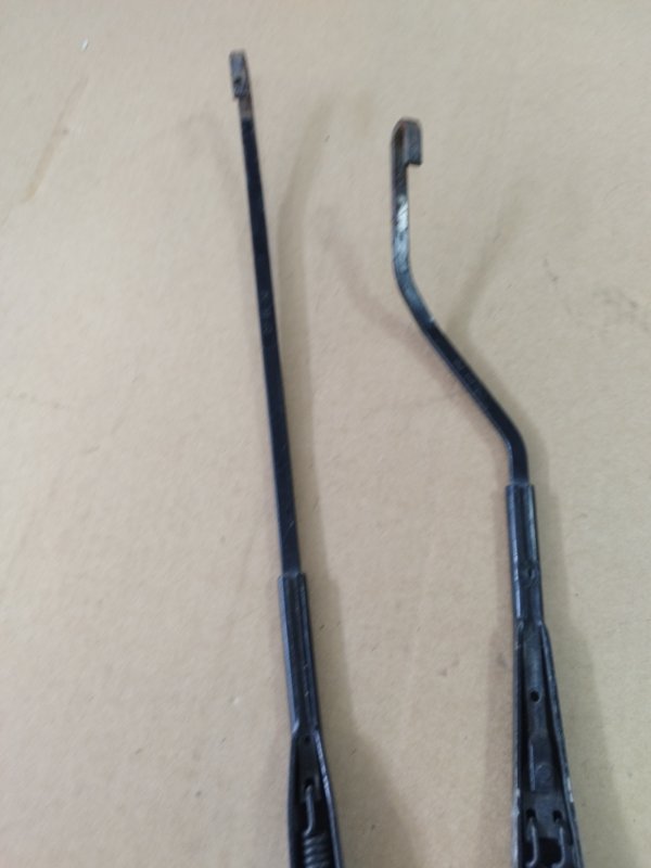 Щёткодержатель поводок Peugeot 406
