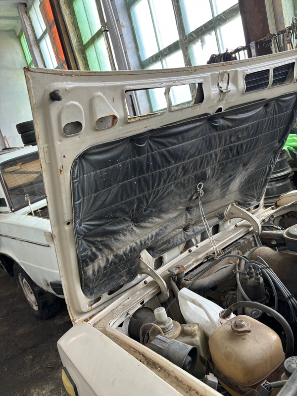 Капот Lada 2106