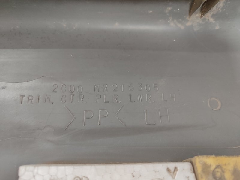 Накладка на стойку кузова Mitsubishi Galant 2001 8