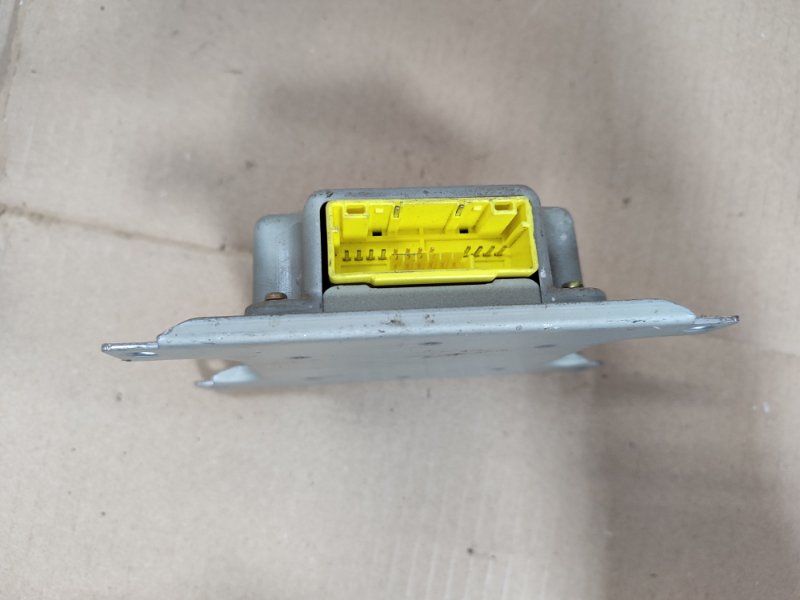 Блок управления SRS Mitsubishi Galant 2001 8